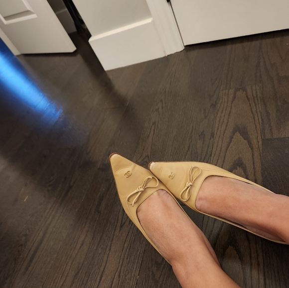 Well Worn Chanel Heels - Picture 2 of 6